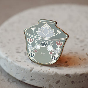 Frog Gaiwan Enamel Pin